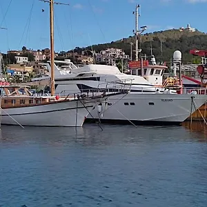 Boat&breakfast Lucretia, Luxury Yacht Botel Àrbatax